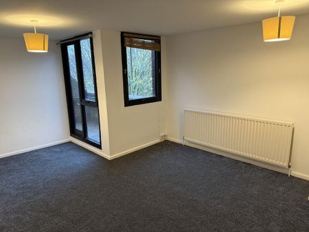3 bedroom flat to rent - Photo 2
