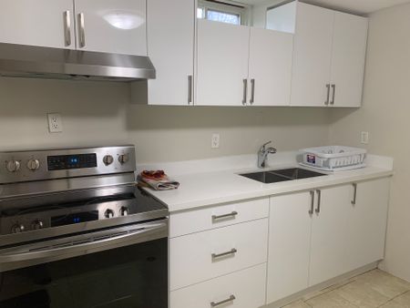 For Lease - 964 Ferndale Crescent Unit# Basement, Newmarket, Ontario - Photo 4