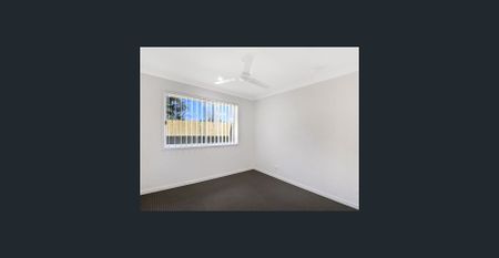 3 BEDROOM DUPLEX IN NEW ESTATE WITH OPEN PLAN KITCHEN LIVING DINING AREA AND GOOD SIZE BEDROOMS. FULLY FENCED YARD THAT EASILY FITS A TRAMPOLINE. - Photo 5