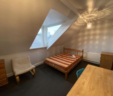 1 bedroom in a house share to rent - Photo 2