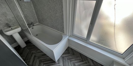 Claude Place - Photo 3