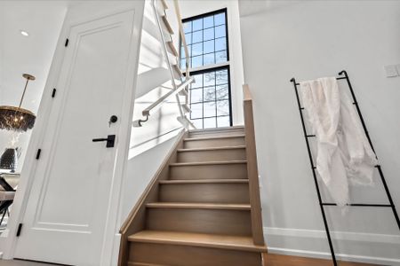 For Lease - 180 Glenwood Crescent, Toronto, Ontario - Photo 5