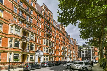 A stunning lateral apartment situated in a desirable red brick Kensington mansion block. - Photo 2