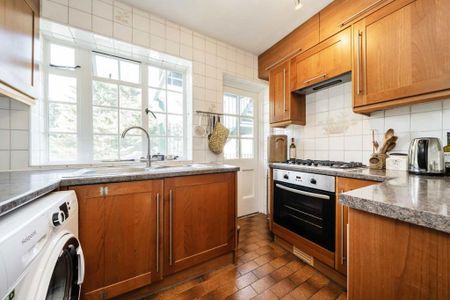 3 bedroom flat to rent - Photo 4