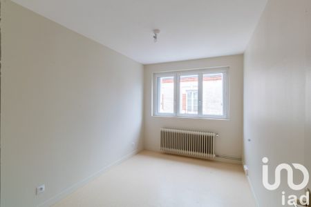 Appartement 4 pièces de 70 m² à Lorris (45260) - Photo 2