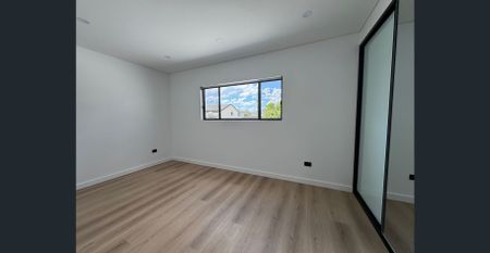 Brand New 5 Bedroom In The Heart Of Canley Heights - Photo 4