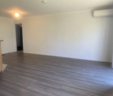 Freshly renovated unit - Photo 4