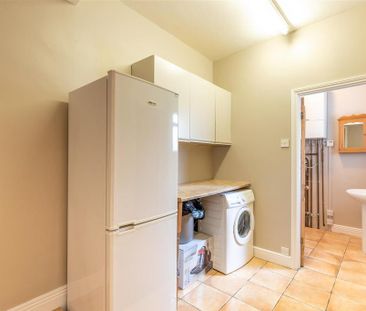 4 bedroom end of terrace house to rent - Photo 3