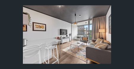 Central & Stylish! 1Bed/1Bath/1Car ~ Fully Furnished! - Photo 2