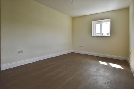 1 bedroom Flat To Let - Photo 2