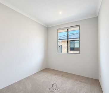 Four Bedrooms, Modern Living & Outdoor Space - Photo 4