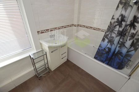 4 bedroom terraced house to rent - Photo 3