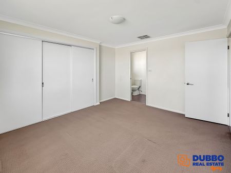 Spacious 4-Bedroom Duplex Perfect for Family Living - Photo 5