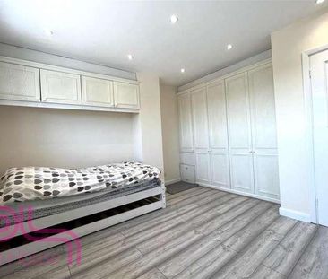 First Floor Flat Cygnet Avenue, Feltham, TW14 - Photo 1