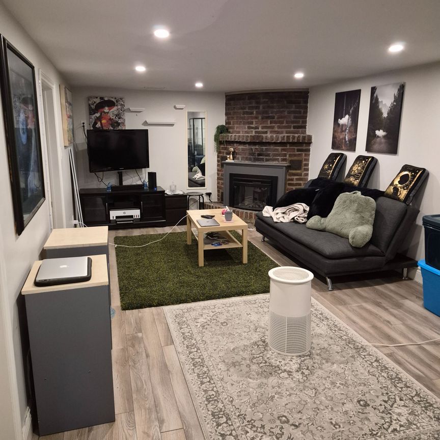For Lease - 807 Greenfield Crescent Unit# Lower, Newmarket, Ontario - Photo 1