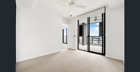 Stylish 2-Bedroom Apartment in the Heart of Chermside - Photo 4