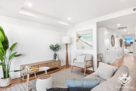 MODERN 2 BEDROOM APARTMENT - Photo 3