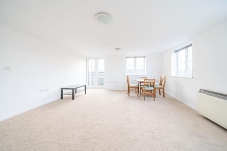2 bedroom flat to rent - Photo 2