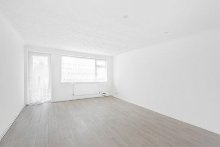 3 bedroom flat to rent - Photo 4