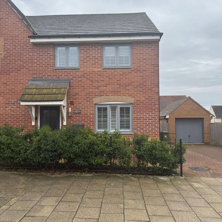 3 bedroom semi-detached house to rent - Photo 1