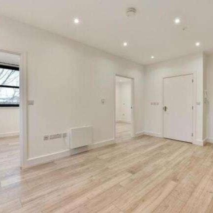 Desborough Str, High Wycombe, HP11 - Photo 1