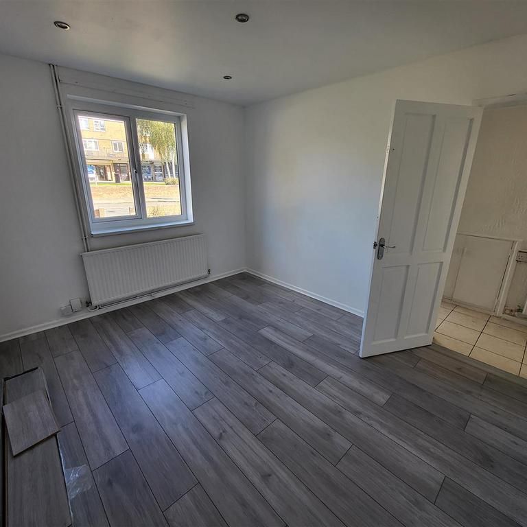 2 bedroom property to rent - Photo 1