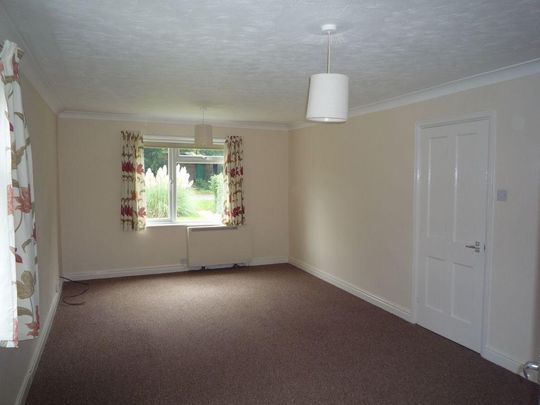 1 bedroom semi-detached bungalow to rent - Photo 1