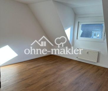 Frisch sanierte Dachgeschosswohnung mit neuer Einbauküche - Photo 4