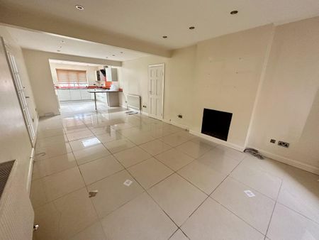 6 bedroom detached house to rent - Photo 2