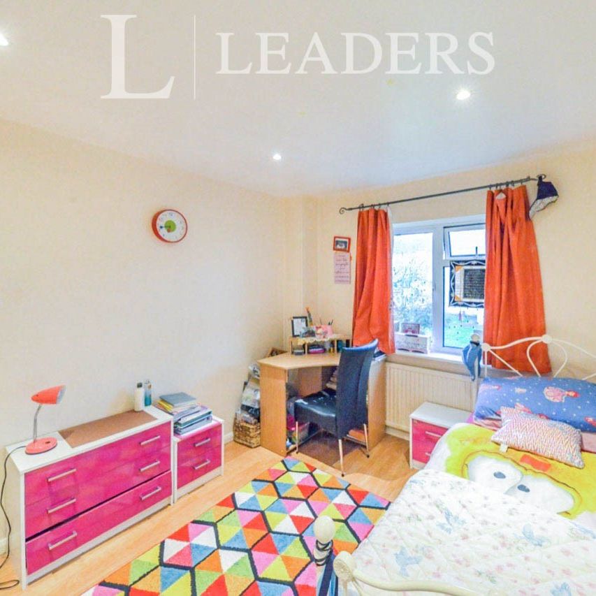 3 bedroom maisonette to rent The Ridgeway - Photo 1