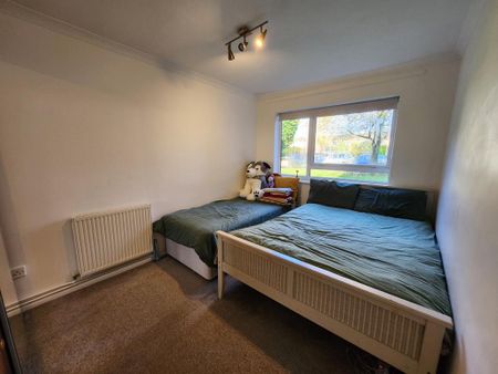 2 bedroom flat to rent - Photo 2