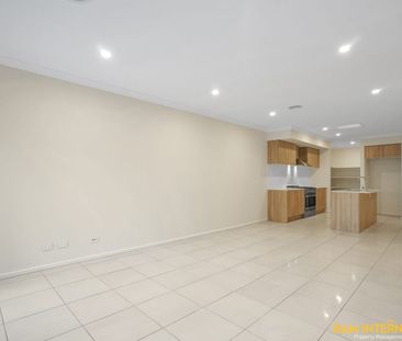 Dual occupancy, 5 mins drive to Tarneit Train Station and shopping ... - Photo 3