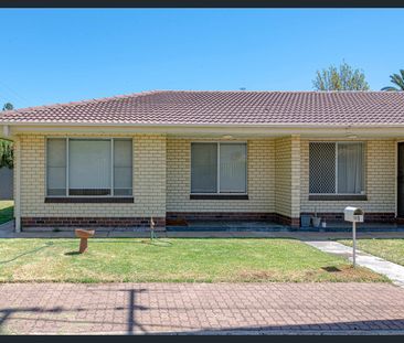 Lovely 2 bedroom unit in great central location - Photo 3