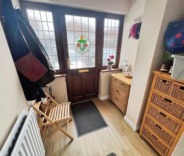 Gaynes Park Road, Upminster, RM14 - Photo 3