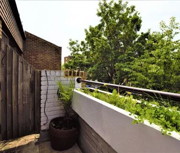 1 Bed Flat, Southwark Park Road, SE16 - Photo 1