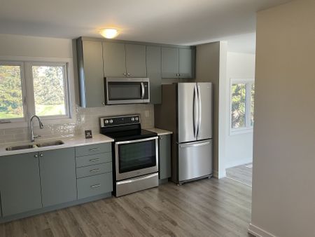 For Lease - 124 Squire Drive Unit# A, Ajax, Ontario - Photo 3