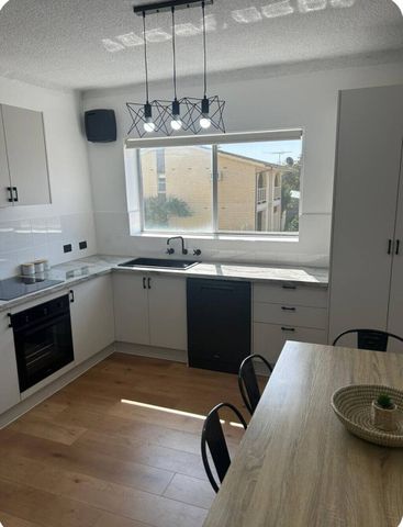 Henley Beach - Photo 2