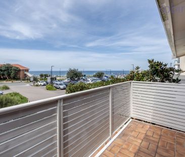 Two bedroom townhouse in sought after Merewether beach location - Photo 2