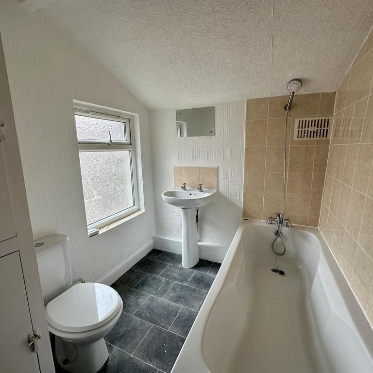 2 bedroom house to rent - Photo 1