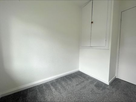 3 bedroom end of terrace house to rent - Photo 3