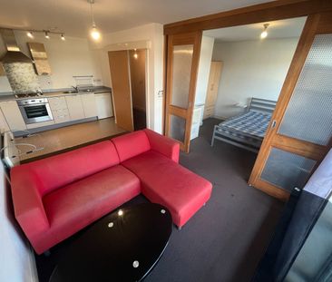 Studio Flat, Renolds House, M5 - Photo 3