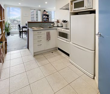 Modern Apartment with Sea Views in a Prime Location - Photo 1