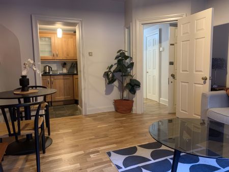 Cumberland Street North West Lane, Edinburgh, EH3 6RF - Photo 2