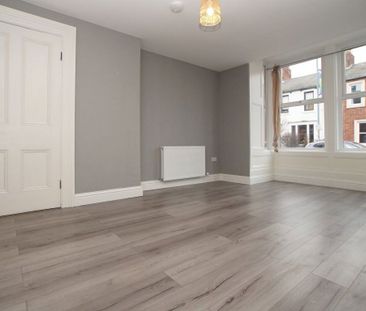 Flat in Warwick Road, Carlisle - Photo 6