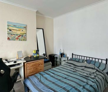 Room in a Shared House, Burgess Road, SO16 - Photo 5