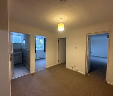 2 bedroom apartment to rent Cardinal Court, Grand Avenue, Worthing,... - Photo 3