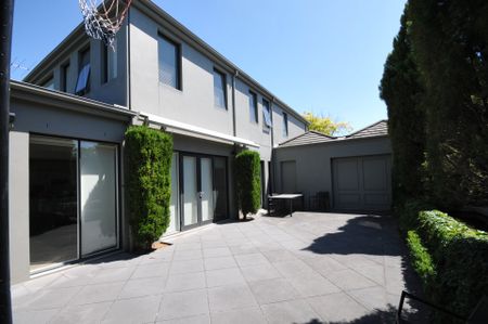 Neo-Georgian Canterbury Elegance! - Photo 3