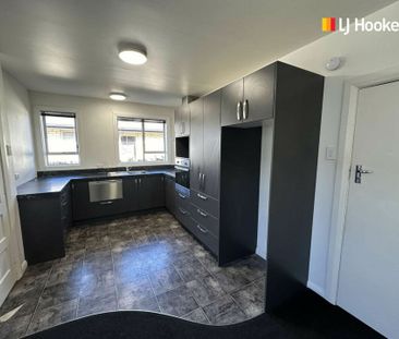 Tidy and spacious in Mosgiel! - Photo 4