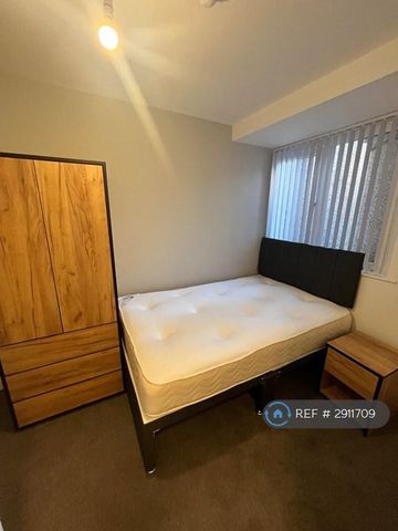1 bedroom in a house share to rent - Photo 4