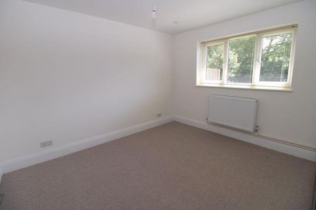3 bedroom detached bungalow to rent - Photo 5